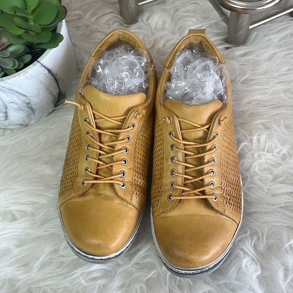 Andrea Conti Taupe/Tan Leather Distressed Wear Lived In Finish Size EU 37 - Picture 2 of 14